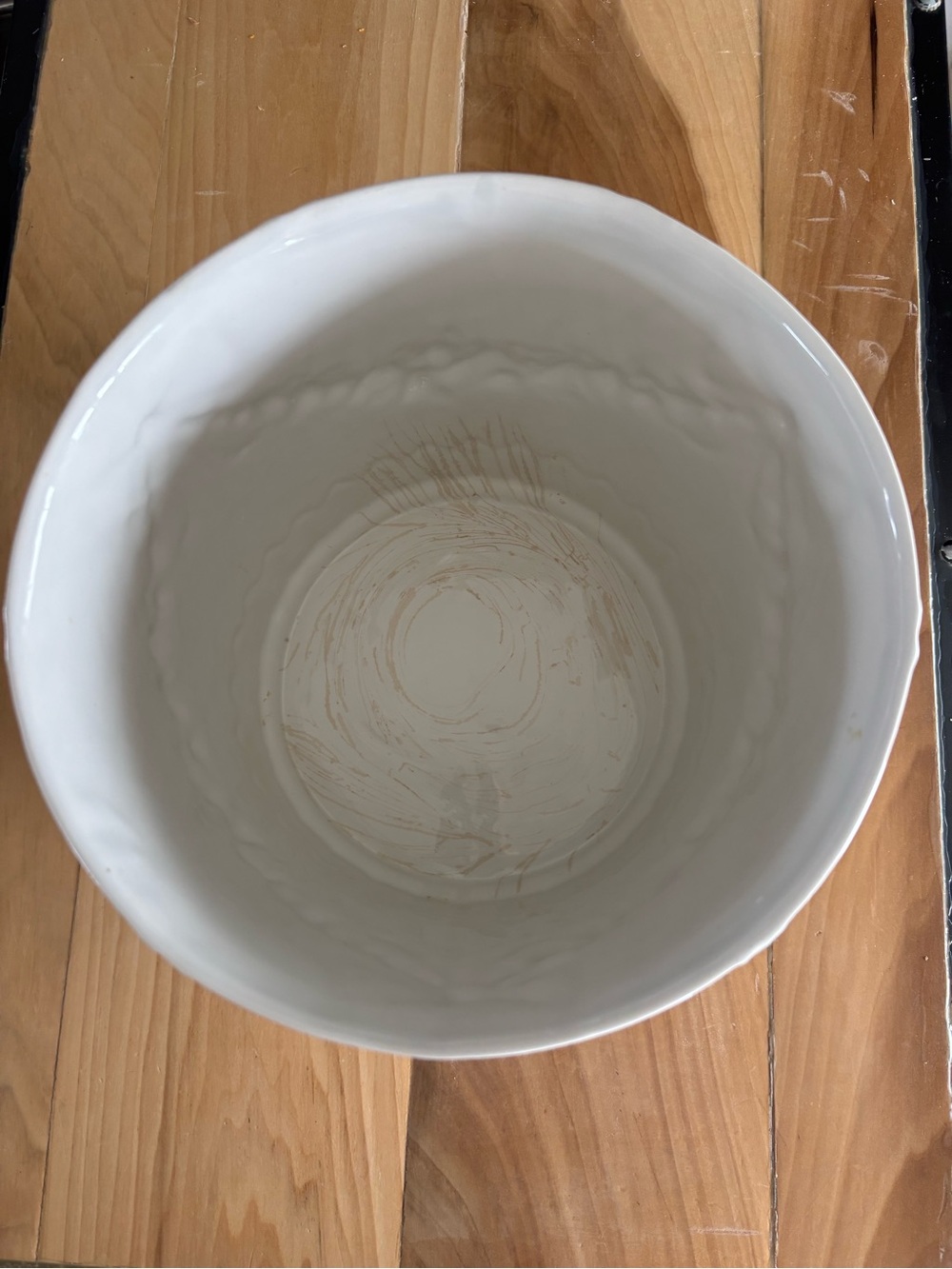Italian Ceramic Cache Pot with raised pattern - Picture 2 of 12